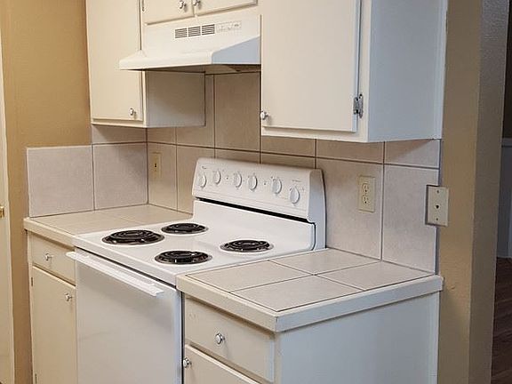 3rd image of 921 W Tony St APT A