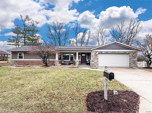 348 Westglen Dr photo 1