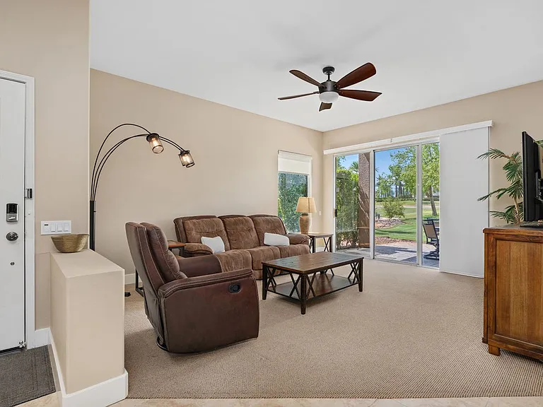 20 Pebble Beach Dr — Photo 4