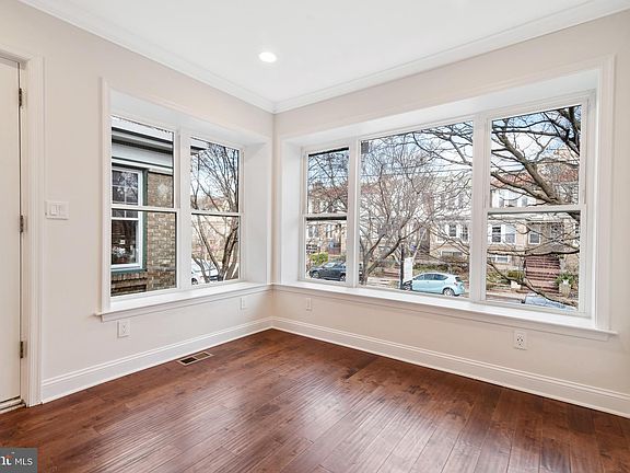 2nd image of 4720 Larchwood Ave
