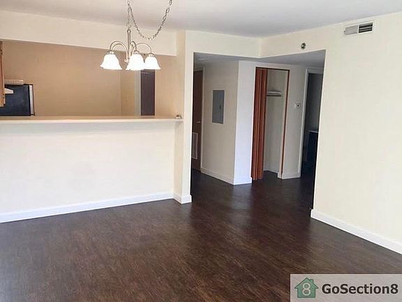 2nd image of 609 E Park St