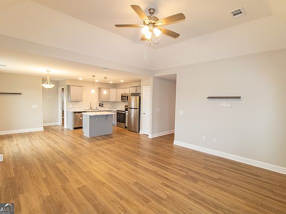 4th image of 705 Fescue Dr