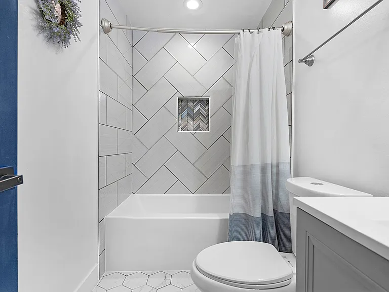 100 S Bouldin St #1 — Photo 12