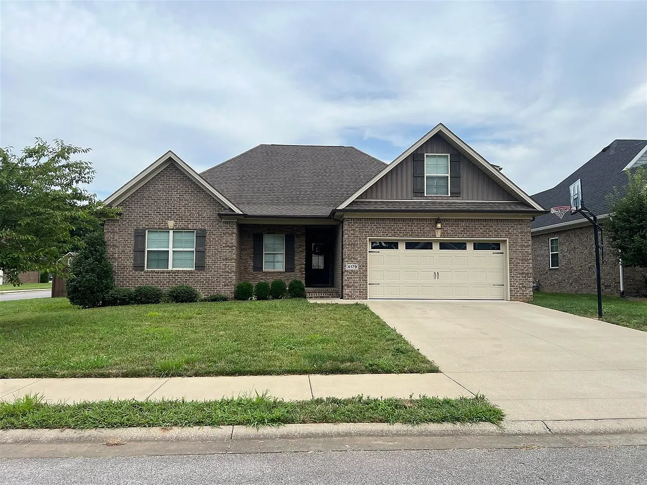 3 bed, 1746 sqft, $2,200 — Photo 2
