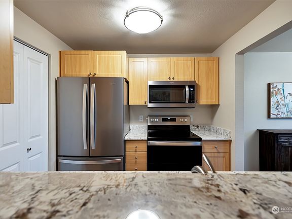 5th image of 14206 NE 181st Place #L306