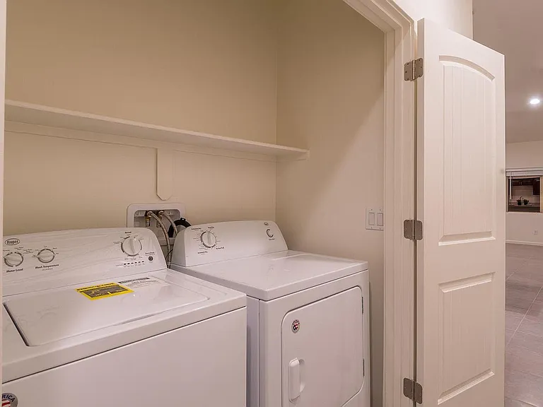 807 E Glenn St — Photo 11