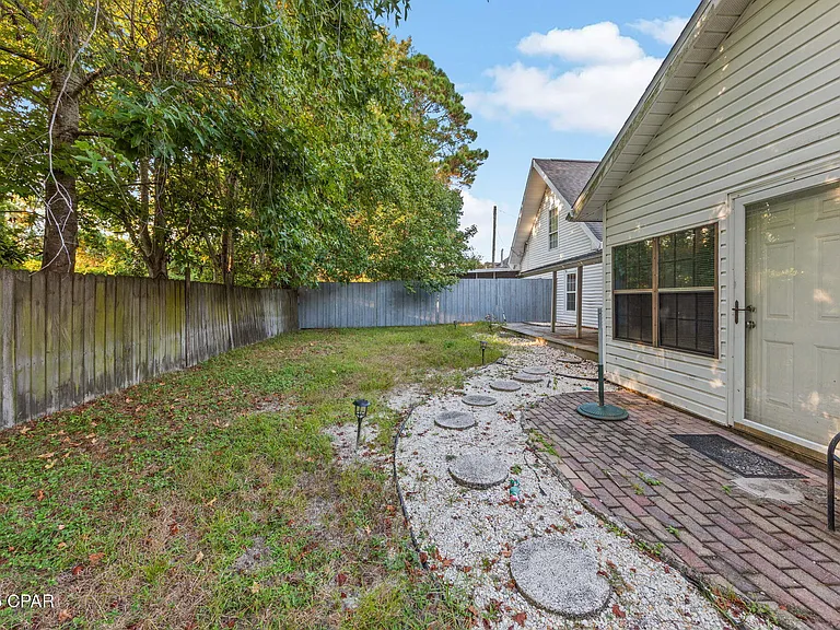 301 Fairway Blvd — Photo 11