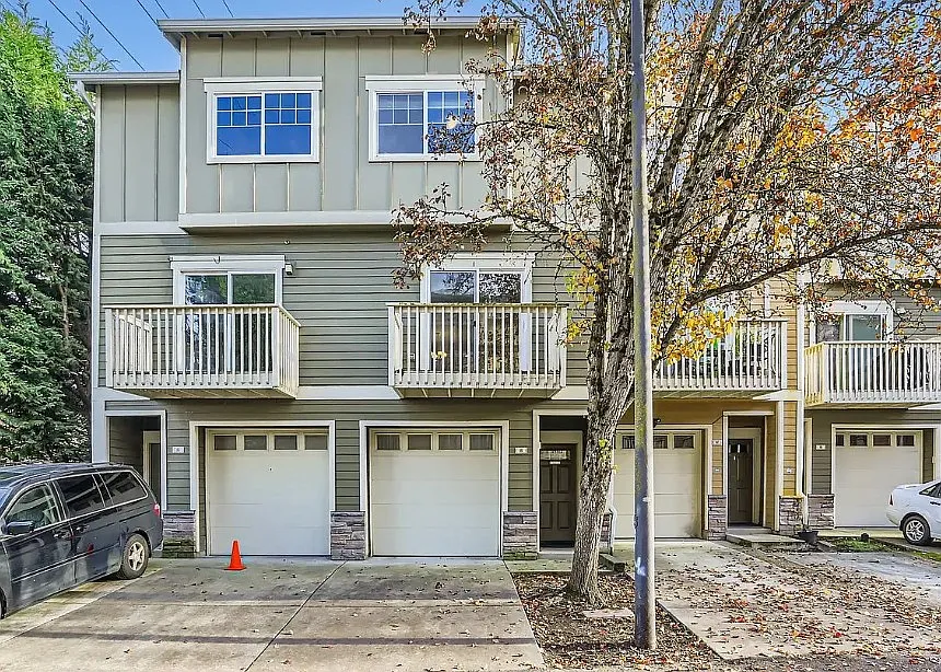 3 bed, 2.5 bath, 1550 sqft, $2,195 — Photo 1