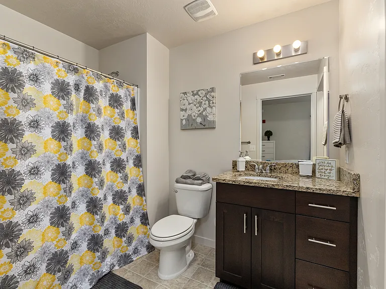 HighPoint on Overland — Photo 30