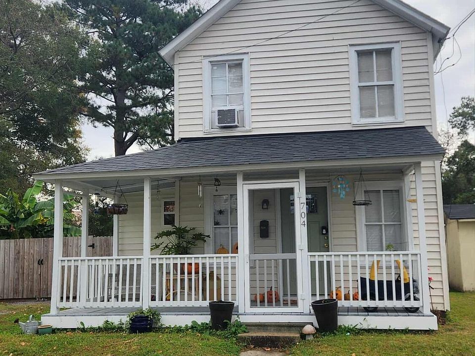 1st image of 704 Grady Street