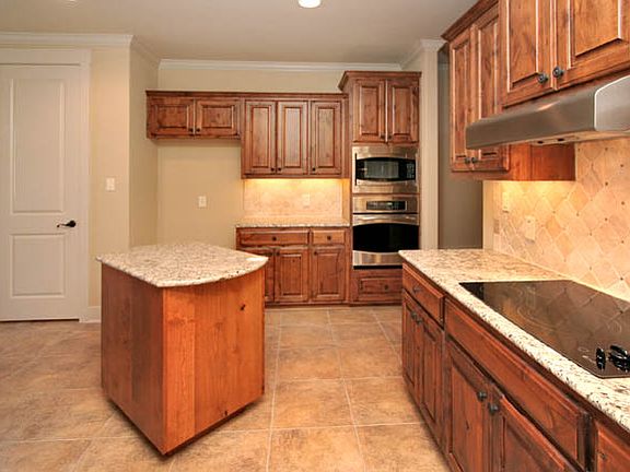 4th image of 104 Village Park Dr