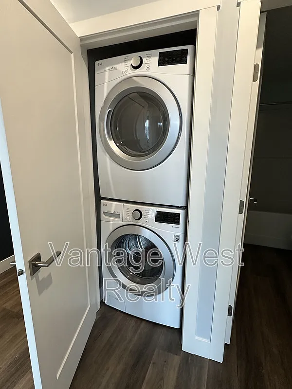 2 bed, 2.0 bath, 1200 sqft, $2,400 — Photo 4