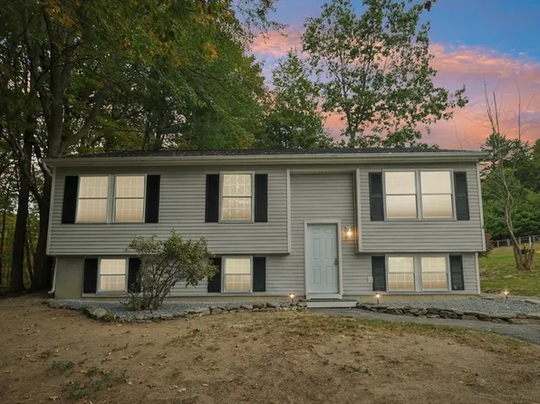4 Hill Ln, Shirley, MA 01464