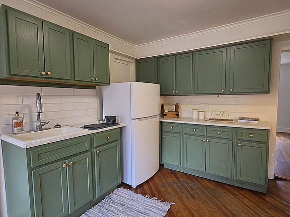 4th image of 56 Oak St