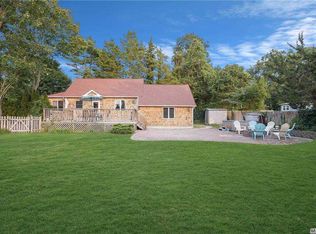 30 Hickory Rd, Rocky Point, NY 11778