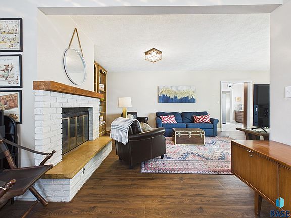 4th image of 727 E Wiswall Pl