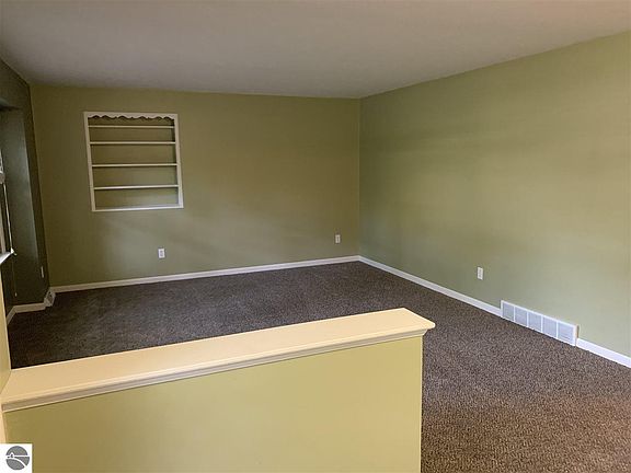 5th image of 155 N Oakwood Dr