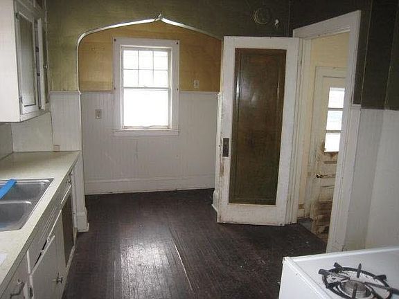 4th image of 330 S Meridian Street
