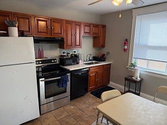 3rd image of 208 Warner St
