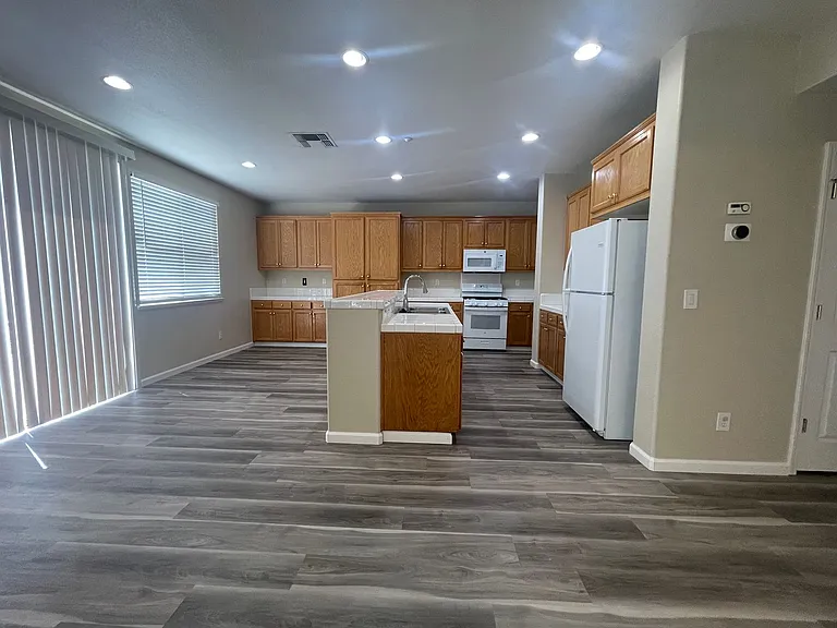 836 Shasta Daisy Dr — Photo 15