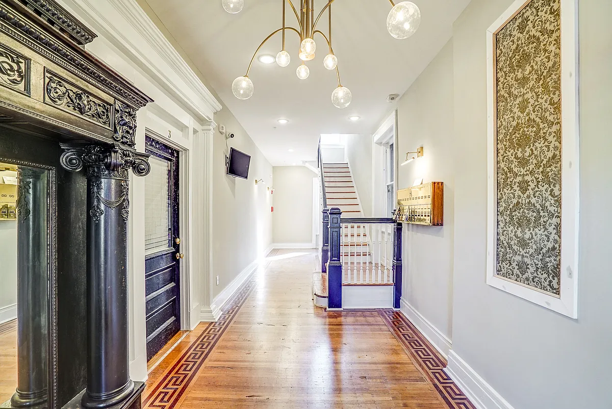 Building Photo - 425 N Arthur Ashe Blvd #2