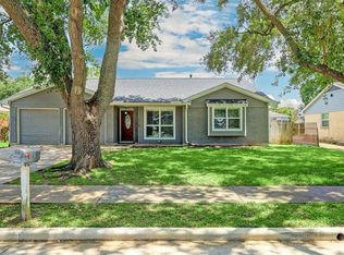 12126 Meadowhollow Dr, Meadows Place, TX 77477