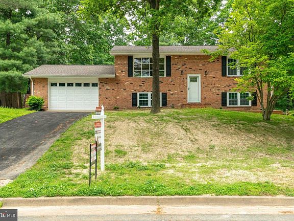 2nd image of 433 Deerwood Dr