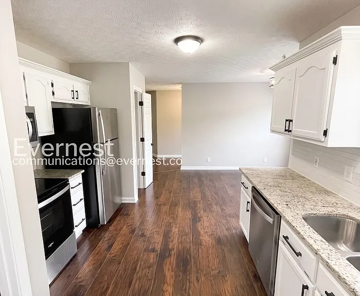 636 Laramie Dr — Photo 6