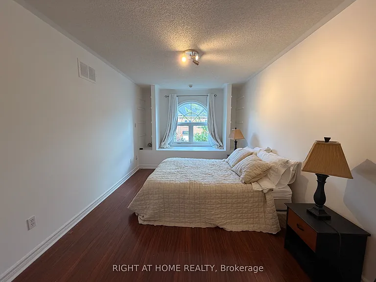 2 Mary Gapper Cres #7 — Photo 36