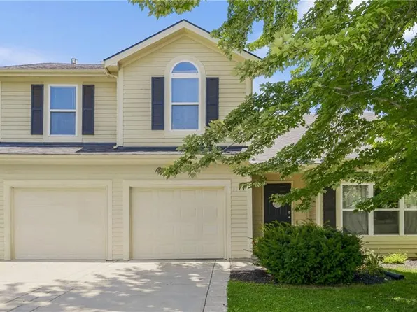 3703 Clayton Dr, Leavenworth, KS 66048