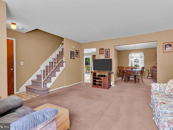 5th image of 12 Angelique Ct