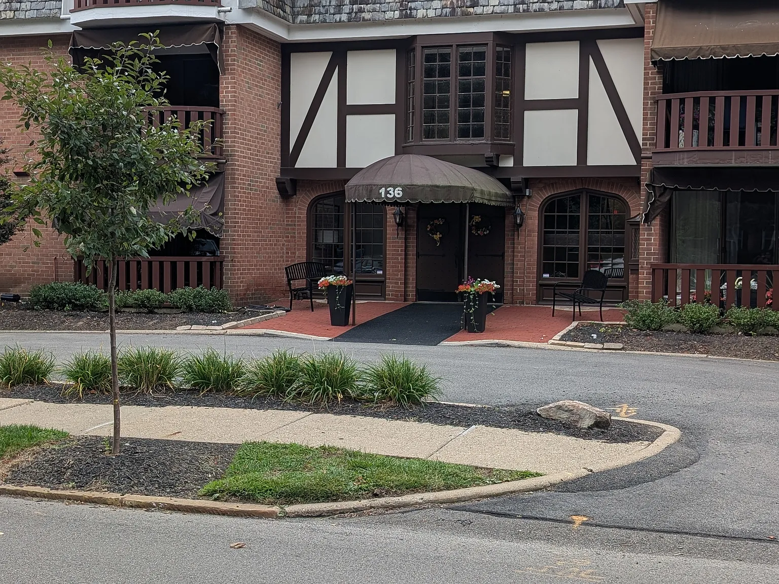 2 bed, 1250 sqft, $2,450 — Photo 1