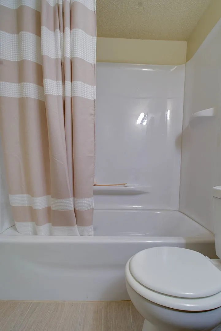 Stadium Apartments — Photo 4