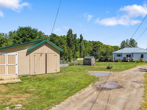 3rd image of 366 Valley Avenue Road