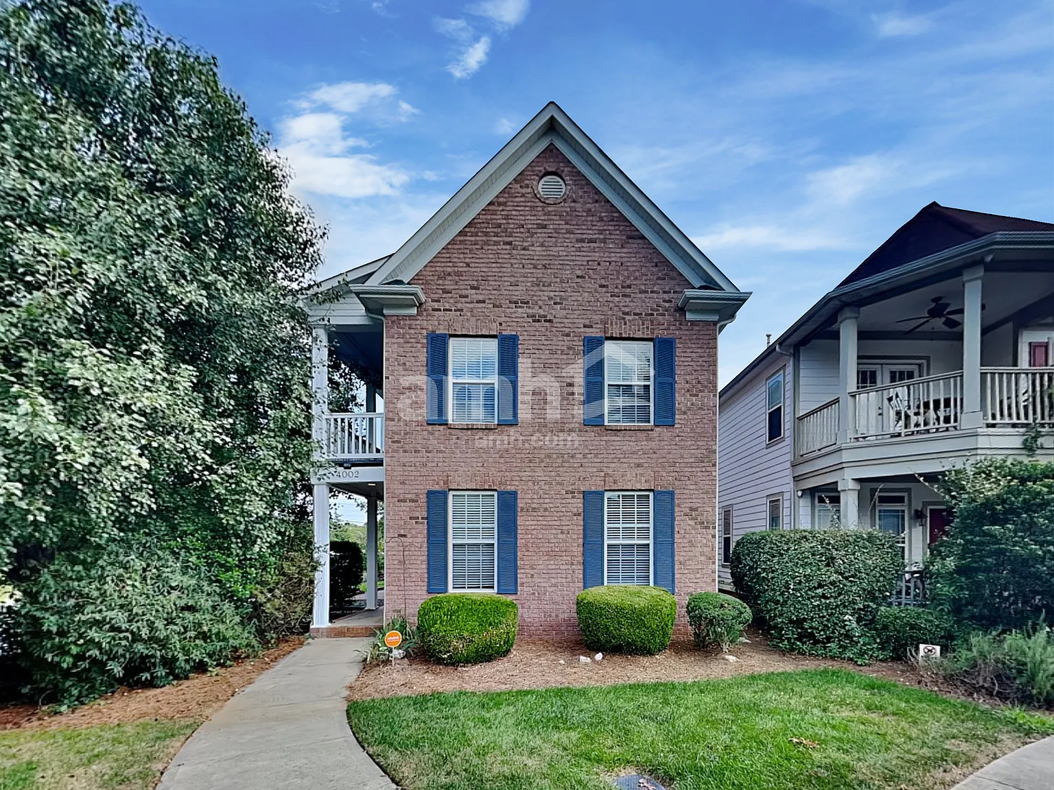 3 bed, 2.5 bath, 1920 sqft, $2,300 — Photo 1