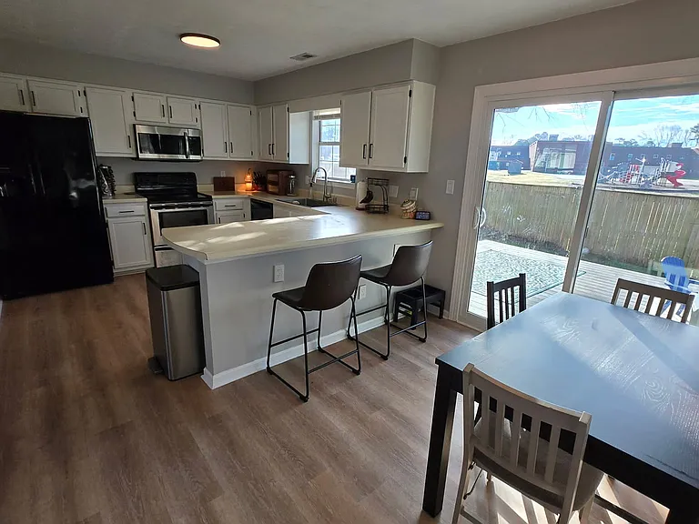 1480 Berkshire Dr — Photo 14