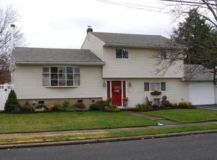 328 Winifred Dr, Totowa, NJ 07512