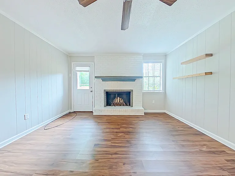 850 Brookfield Pkwy — Photo 8