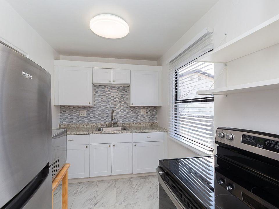 1st image of 3027 Jarvis St