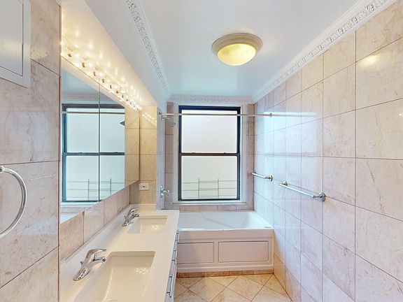 5th image of 210 E 68th St APT 16A