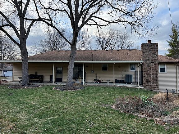 2nd image of 902 S Ann Dr