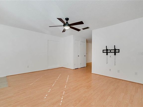 4th image of 374 Zinnia Dr