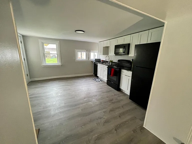1710 Lower Rocky Dale Rd #3 — Photo 2