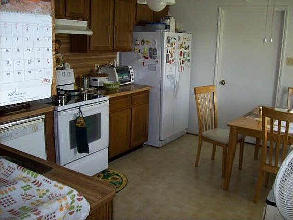5th image of 414 Cedar Creek Dr