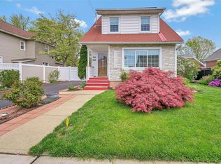 27 Harding Ave, Hicksville, NY 11801