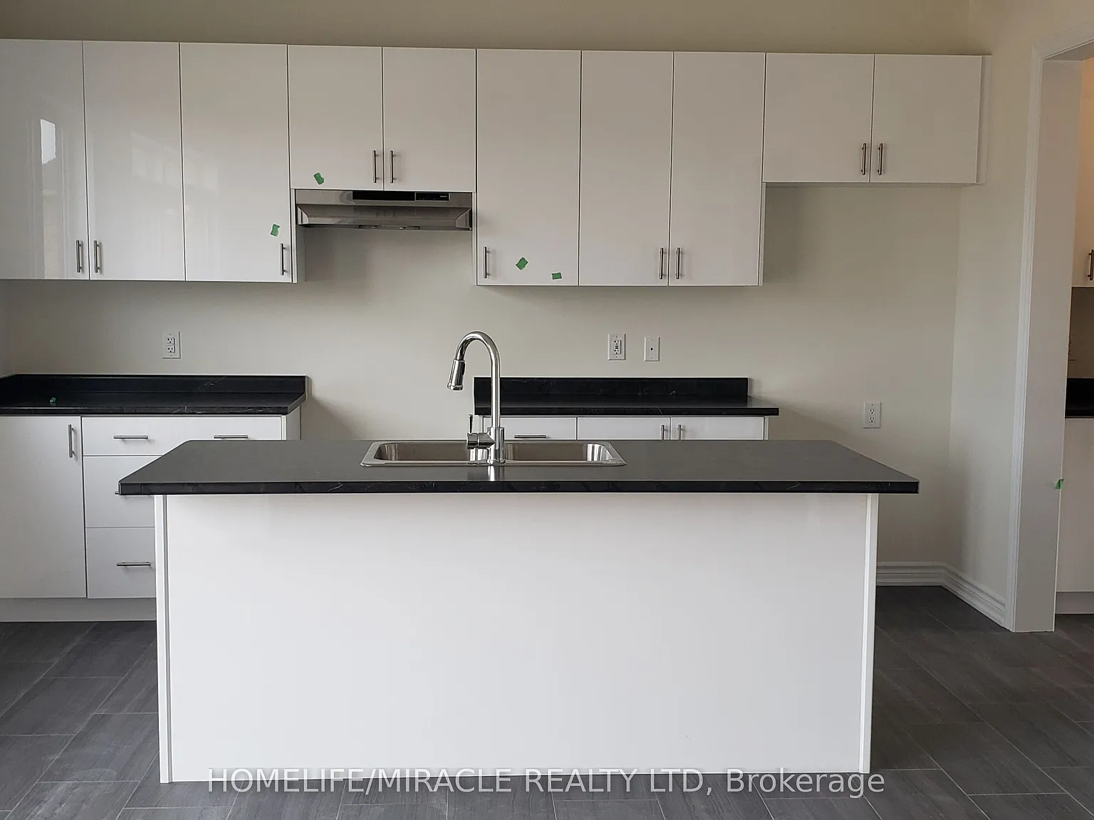 4 bed, $3,000 — Photo 2