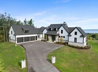4712 Sunset View Ln, Petoskey, MI 49770