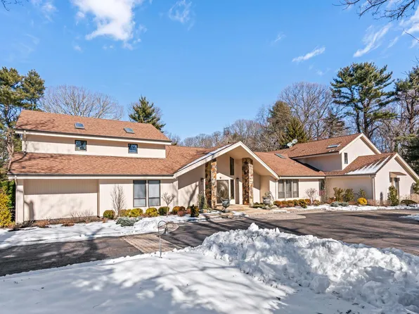 4 Paddock Court, Brookville, NY 11545