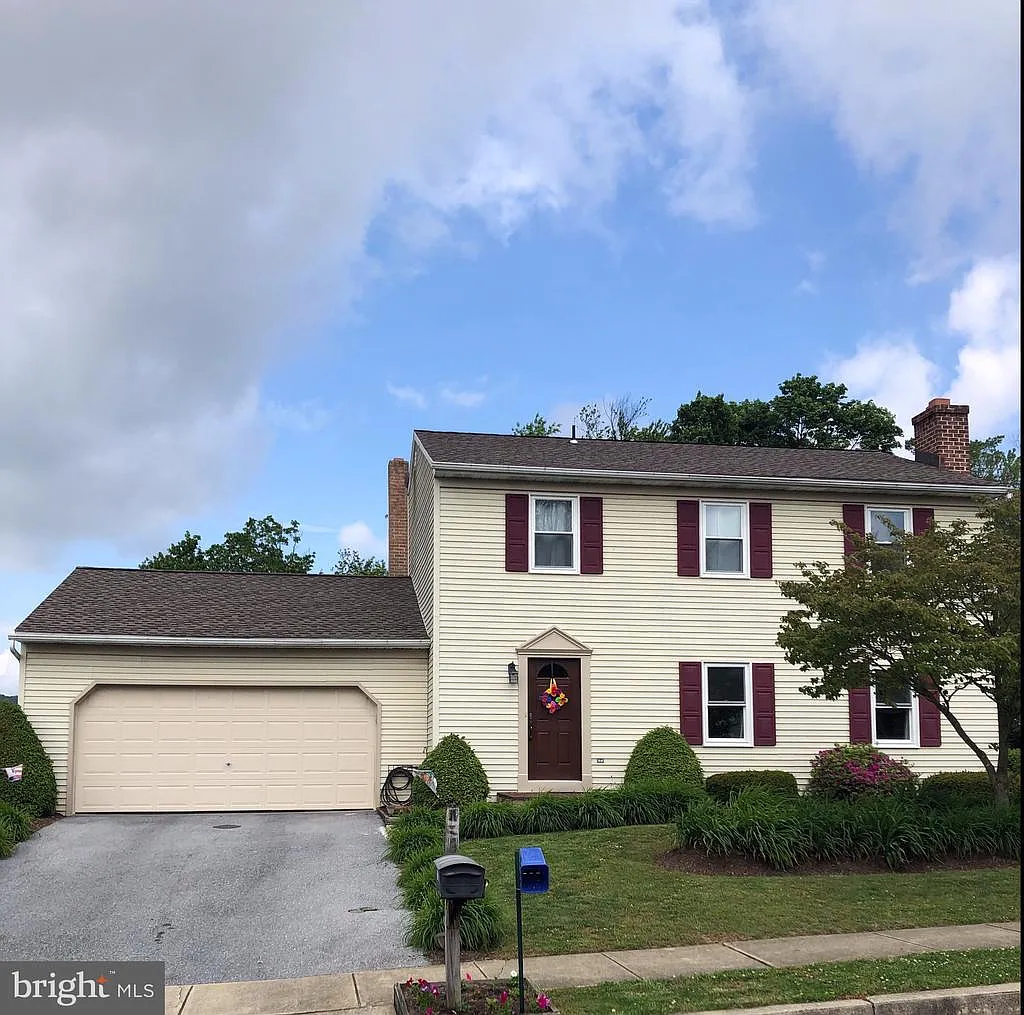 332 Columbus St photo 1