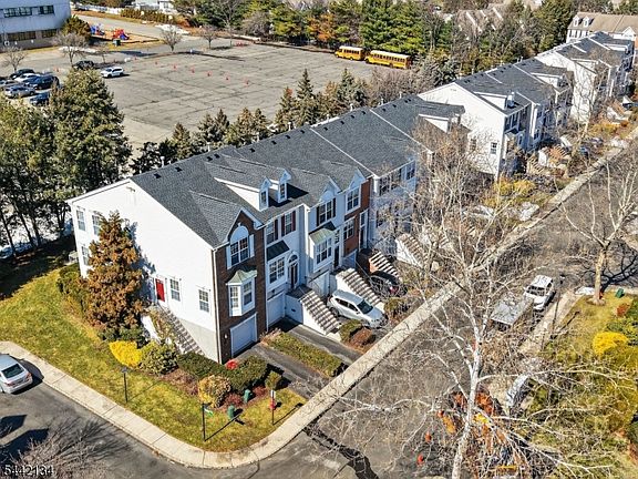 4th image of 215 Barringer Dr #215